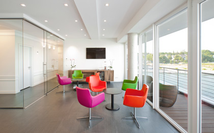 Современная архитектура и оснащение стоматологической клиники на озере Феникс, Дортмунд